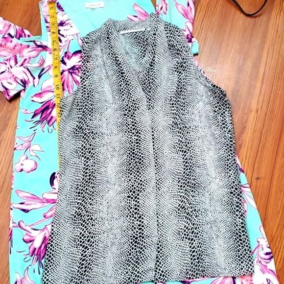 Violet and Claire snakeprint blouse  sz sm - Picture 2 of 8